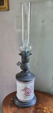 Lampe à pétrole en grès et étain avec son verre, électrifiée.