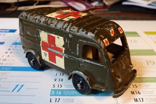 Ambulance militaire renault - militaire,