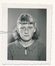 Vintage photo small portrait Id - pretty young woman red hair ?