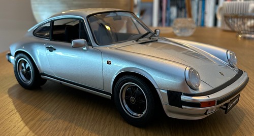 Porsche 911 carrera 3 2 - 1/12,