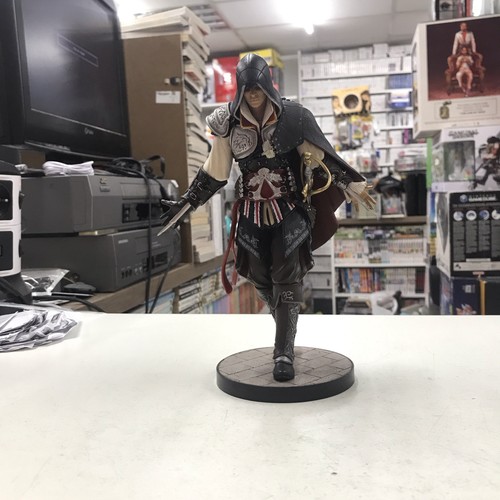 Assassin creed statue - creed,