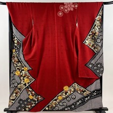 Beau kimono rouge Furisode 158 cm longueur manches 68,5 cm motif Sakura en soie