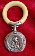ANCIEN HOCHET EN ARGENT EN FORME D'ANGE XIX