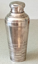 SHAKER EN MÉTAL ARGENTÉ