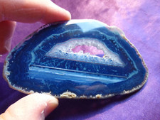 Tranche d'agate teintée bleu