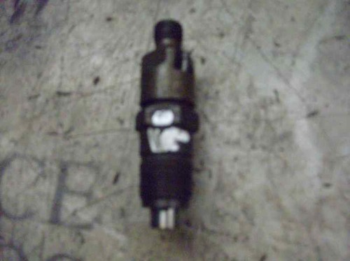 Injecteur 7981210 pour - /,