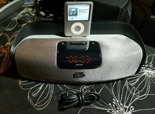 JBL On Beat Rize iPad/iPhone/Mp3 Docking Bedroom Speaker + audio cable