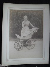 A543 Photographie originale 1887 Nourrice bébé Landau osier ancien albumen