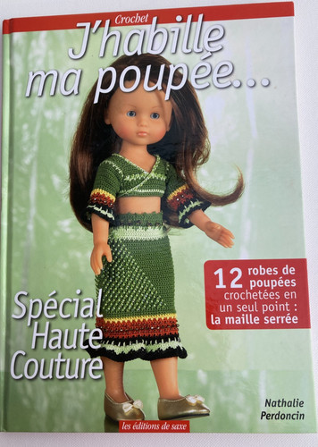 Livre habille poupée de - livre,