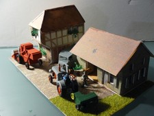 Diorama HO 1/87 "La ferme Normande" avec ses véhicules.