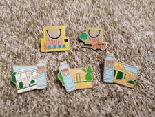 Lot 5 pin's  vittel boisson 