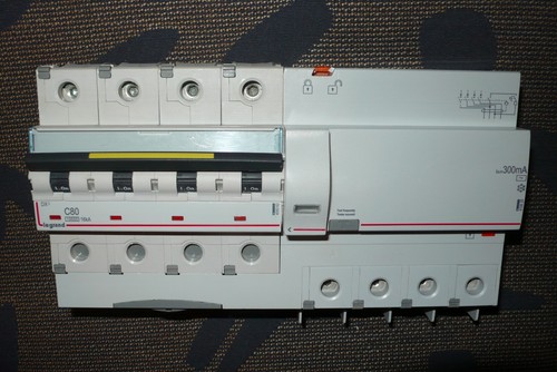Disjoncteur 409362 - disjoncteur,