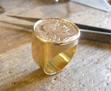 Chevalière or ronde avec