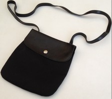 SAC A MAIN POCHETTE EN BANDOULIERE LONGCHAMP PARIS noir cuir toile