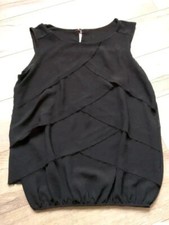 Débardeur noir avec volants / froufrou