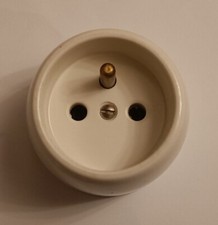 Prise 2P+T plexo saillie