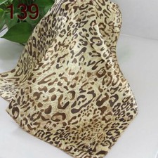 Foulard carré satin imprimé