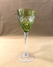 verre à vin signé SAINT LOUIS modèle CHANTILLY cristal VERT roemer Couleurs Rhin