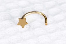 --- Piercing de nez en Or