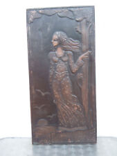 Plaque cuivre repoussé décor femme stylisée Art Nouveau