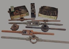 Gros lot de tarauds et