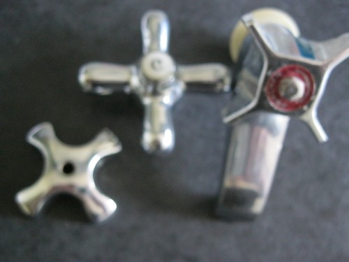 Ancien robinet porcher chaud - ancien, chaud+