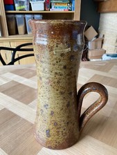 Vase avec anse en grès