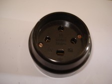 ancien socle de  prise 3P+T