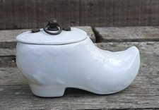 ANCIENNE   TABATIERE  BOITE TABAC A PRISER  EN FORME DE SABOT EN PORCELAINE 