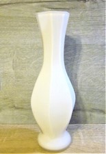 VASE hexagonal en verre opaque doublé blanc 25,5 cm Vintage