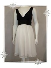+ - Petite Robe Noire et Blanche Habillée Manoukian Taille XS