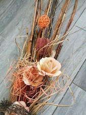 Bouquet de fleurs artificielles & bouquet de pailles rouges