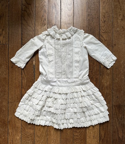 Grande robe ancienne jeune - grande,