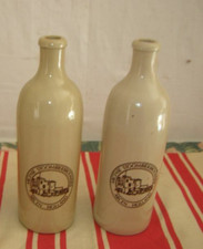 Poterie: 2 anciennes bouteilles en grès, 75 cl