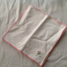 4 SERVIETTES DE TABLE BRODÉES