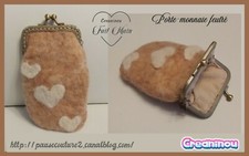 porte-monnaie feutré laine cardée beige Fait Main