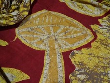 2m,50x1,48=coton  batik  le grand champignon bords bordeaux canapé dessus de lit