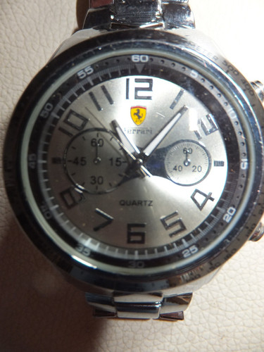 Montre couleur grise - montre,
