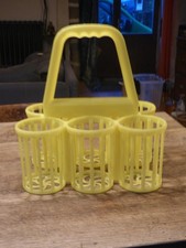 panier en plastique jaune pour