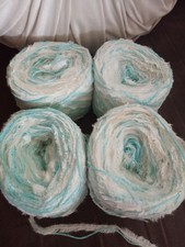 Lot de 4 Pelotes Fantaisies Blanc et Bleu clair brillant (455g)