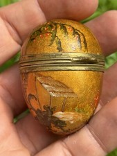 Boîte œuf en laque dorée -