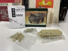 Kit ADV mini 72012 1/72 - VAB 4 X 4 Cal. 50 CB 127