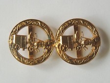 Boucle de cape dorée à