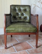 Fauteuil bergère canné en cuir vert et acajou Bibliothèque Angleterre 1900