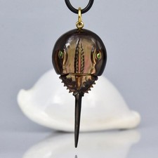 Pendentif De Limule En Nacre