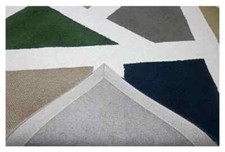 Tapis en laine touffeté à la
