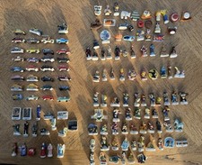 lot 138 fèves de collection dont James Bond / Disney / Voitures Anciennes Etc