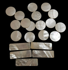 Ancien lot de 21 jetons de jeu