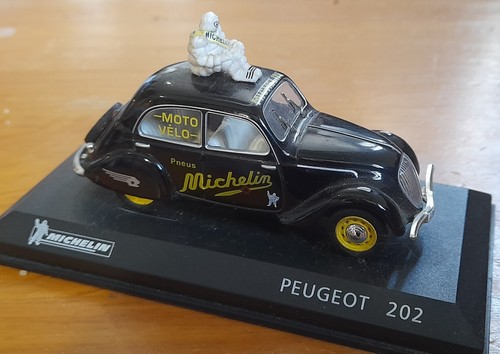 Voiture publicitaire peugeot - publicitaire, /