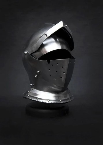 Casque médiéval fermé - ,